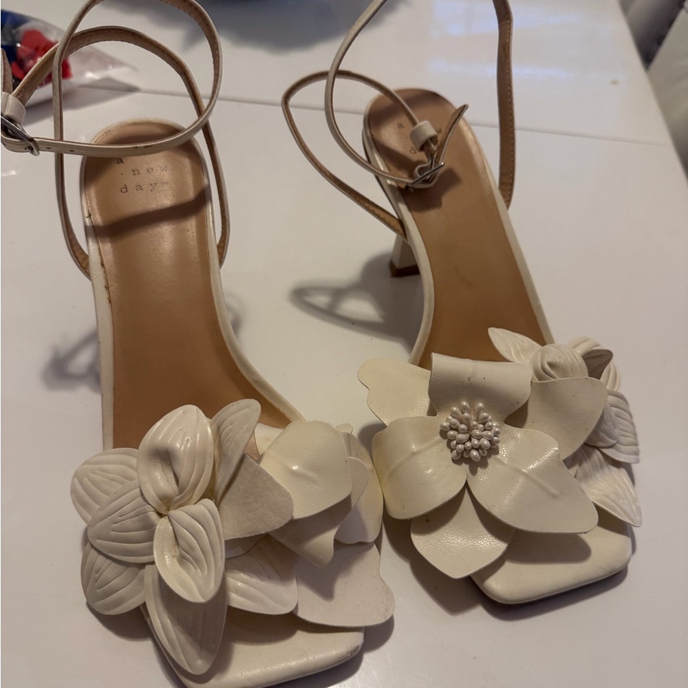 A New Day Elegant White Floral Sandals